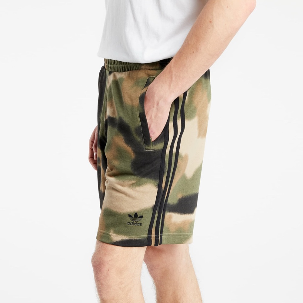 NWT ADIDAS ORIGINALS CAMO 3-STRIPES SHORTS SZ S